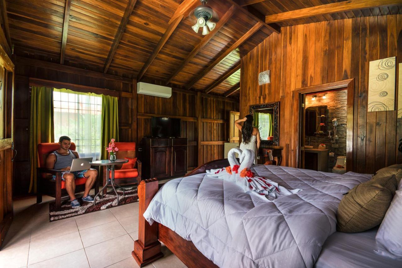 Hotel Rancho Cerro Azul La Fortuna Bagian luar foto