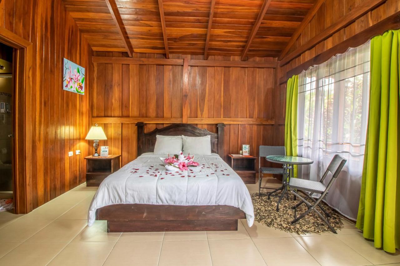 Hotel Rancho Cerro Azul La Fortuna Bagian luar foto