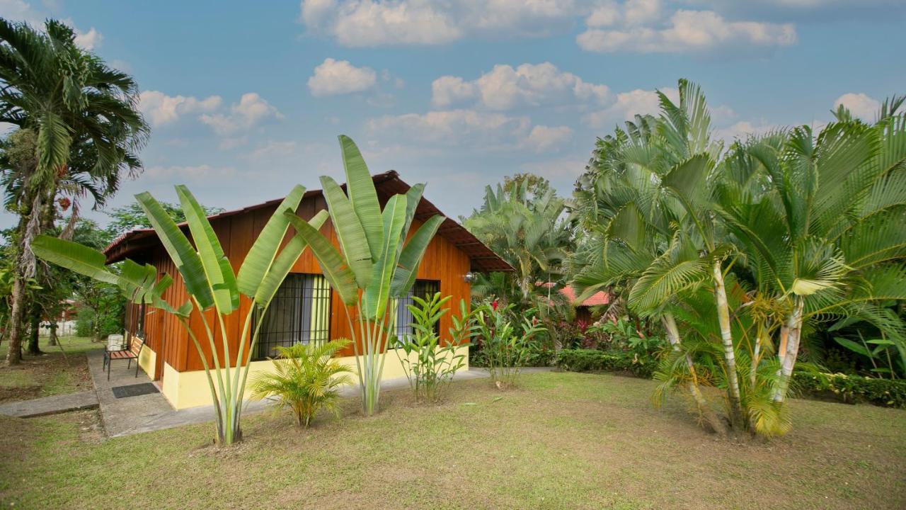 Hotel Rancho Cerro Azul La Fortuna Bagian luar foto