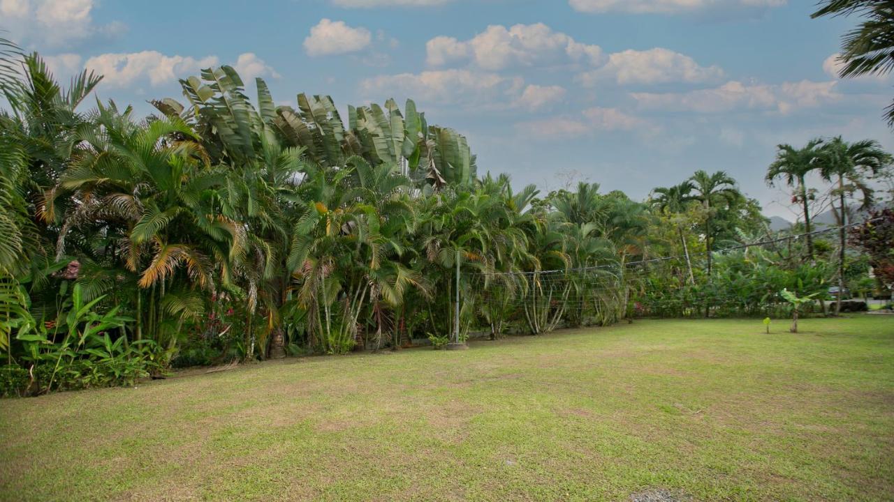 Hotel Rancho Cerro Azul La Fortuna Bagian luar foto