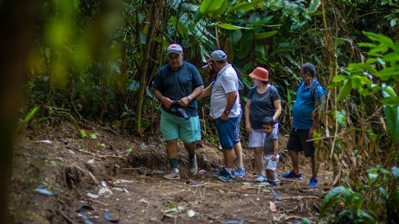 Hotel Rancho Cerro Azul La Fortuna Bagian luar foto