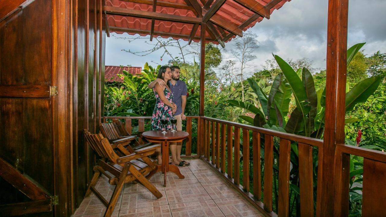 Hotel Rancho Cerro Azul La Fortuna Bagian luar foto