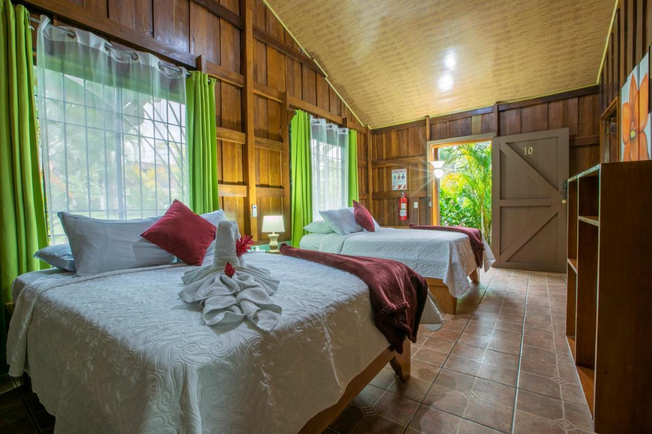 Hotel Rancho Cerro Azul La Fortuna Bagian luar foto