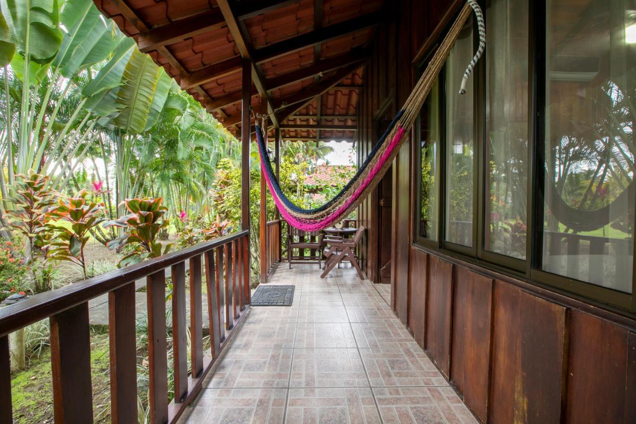 Hotel Rancho Cerro Azul La Fortuna Bagian luar foto