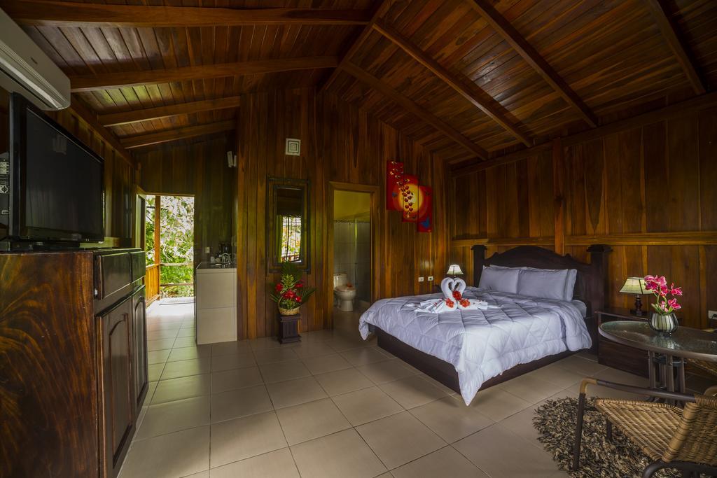 Hotel Rancho Cerro Azul La Fortuna Bagian luar foto